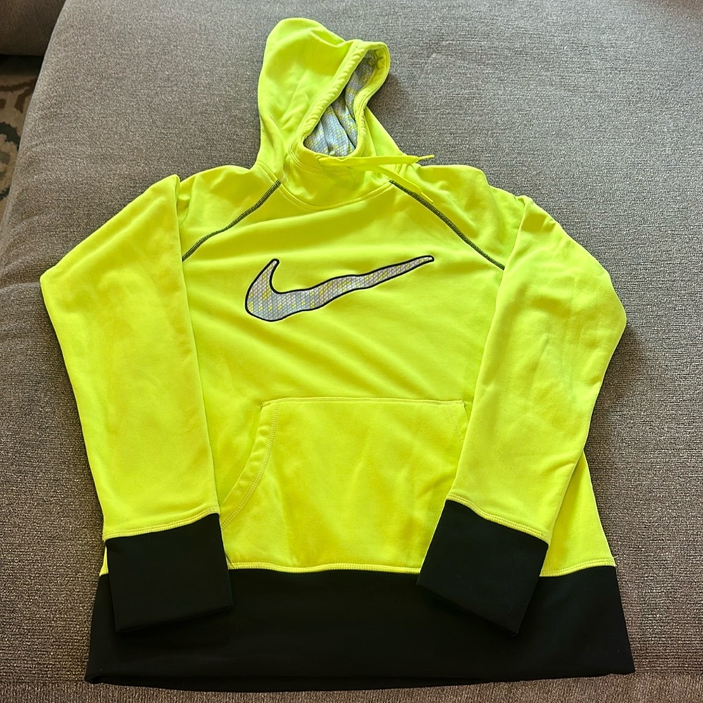 Nike therma fit size med never worn no tags